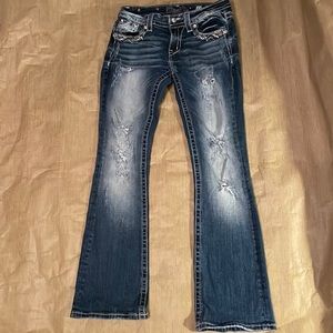 MISS ME SIGNATURE BOOT JEAN, Embellished Pockets, Distressed Front, Size 27